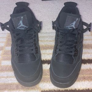 i’m selling these black cat 4s for $275